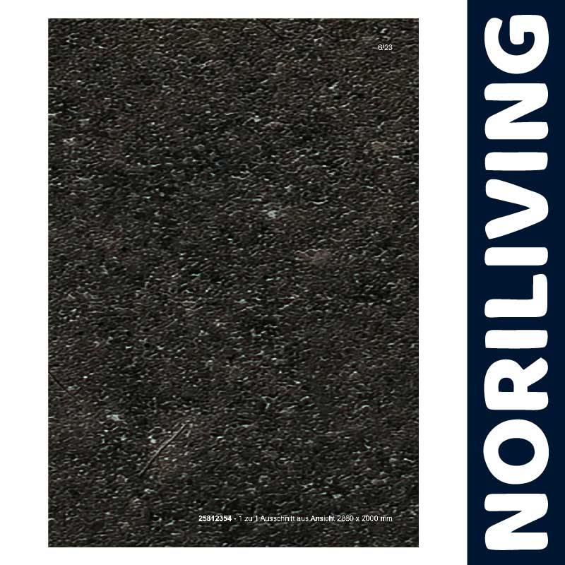 Nahaufnahme eines dunklen Teppichmusters der Marke Noriliving